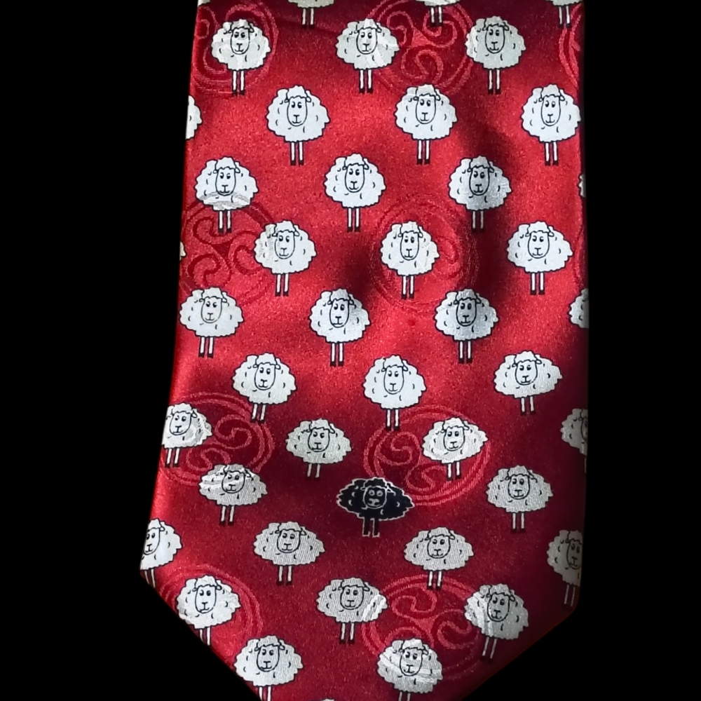 Red Sheep Pattern Tie - Picture 5 of 6